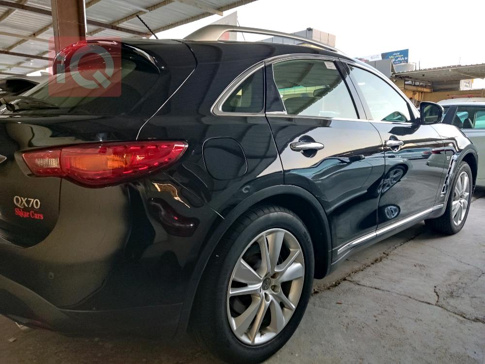 Infiniti QX70